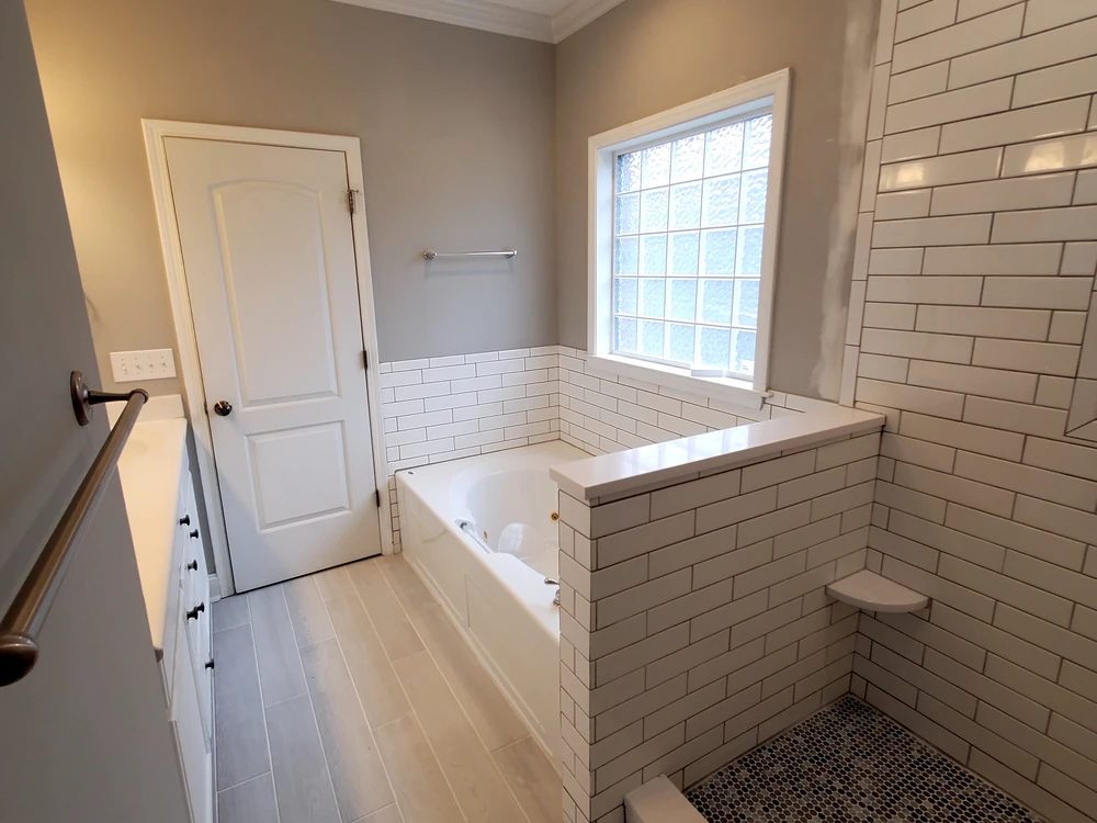 Tiled tub surround