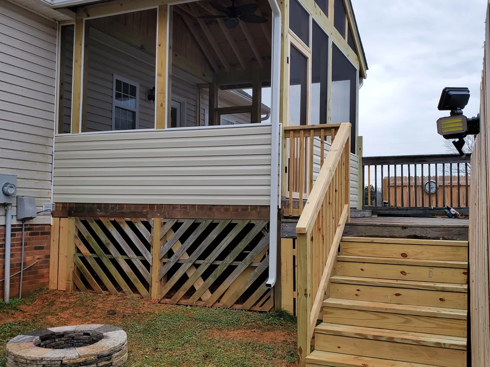 Screened porch structure